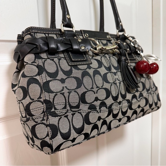 Coach Hamptons Signature Carryall Black Grey Jacquard Shoulder Bag LIKE NEW - Picture 3 of 11